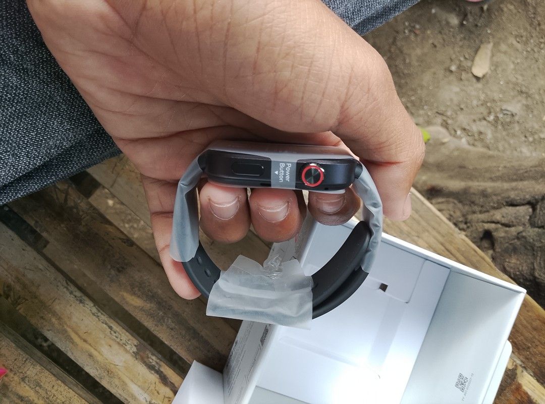 Smart Watch (Category: Men's Watches) located in Manila. Submitted by almightyguy_89 (Listing ID 1465178348, Image 3). Description: I've bought a phone and it's so expensive then they add this smart watch.