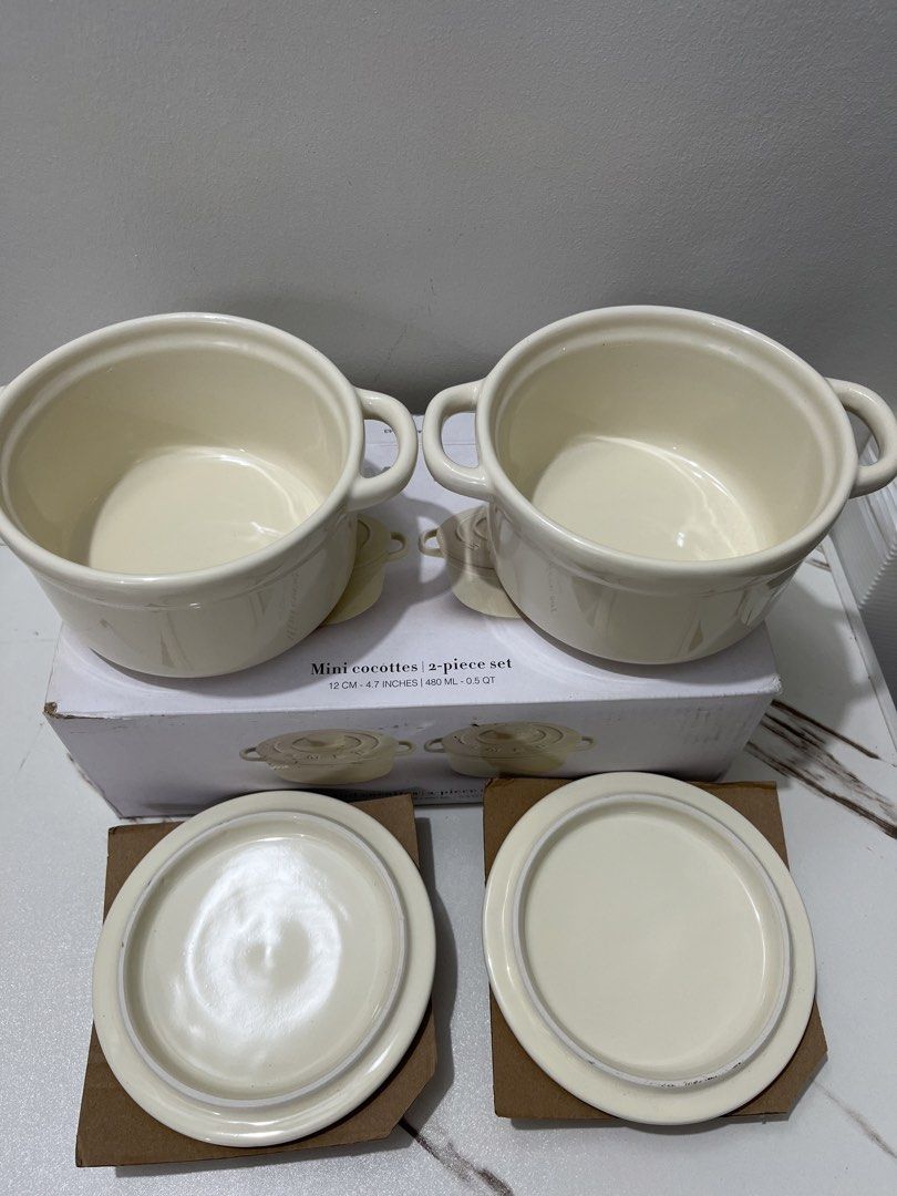 Smeg Ceramic Mini Cocotte 2-Piece Set (Category: Cookware & Accessories) located in Bacacay. Submitted by aiksgoods (Listing ID 1465194112, Image 2). Description: Set.