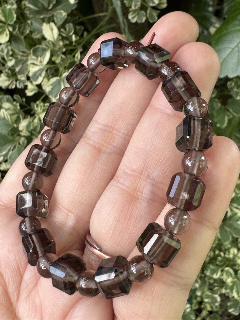 SMOKY QUARTZ CUBE BRACELET 🍉 B1_JC057 (Category: Bracelets) located in Bulacan. Submitted by selling_low_by_bella_ben (Listing ID 1465336328, Image 3). Description: SMOKY QUARTZ CUBE 🍉 B1_JC057 🏷️ 560 8 mm cube, 6mm round 16 cm wrist.