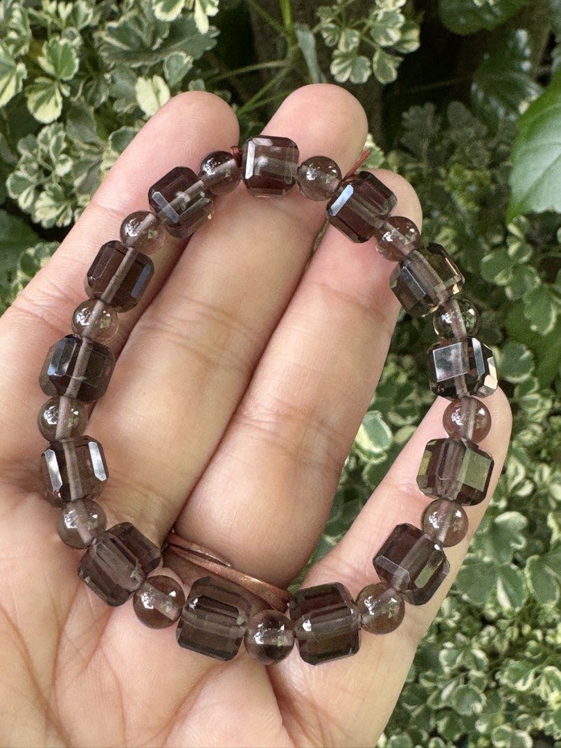 SMOKY QUARTZ CUBE BRACELET 🍉 B1_JC057 (Category: Bracelets) located in Bulacan. Submitted by selling_low_by_bella_ben (Listing ID 1465336328, Image 1). Description: SMOKY QUARTZ CUBE 🍉 B1_JC057 🏷️ 560 8 mm cube, 6mm round 16 cm wrist.