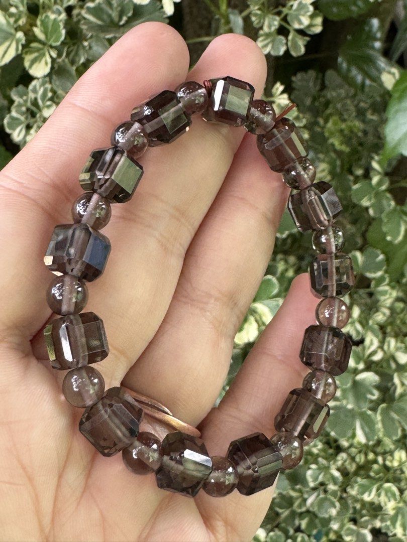 SMOKY QUARTZ CUBE BRACELET 🍉 B1_JC057 (Category: Bracelets) located in Bulacan. Submitted by selling_low_by_bella_ben (Listing ID 1465336328, Image 2). Description: SMOKY QUARTZ CUBE 🍉 B1_JC057 🏷️ 560 8 mm cube, 6mm round 16 cm wrist.