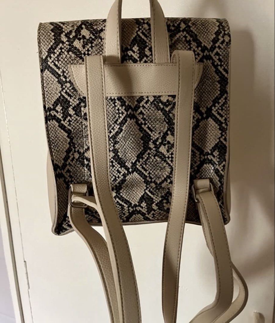 Snake Print Backpack (Category: Backpacks) located in Quezon City. Submitted by hellochantal (Listing ID 1465241286, Image 2). Description: .