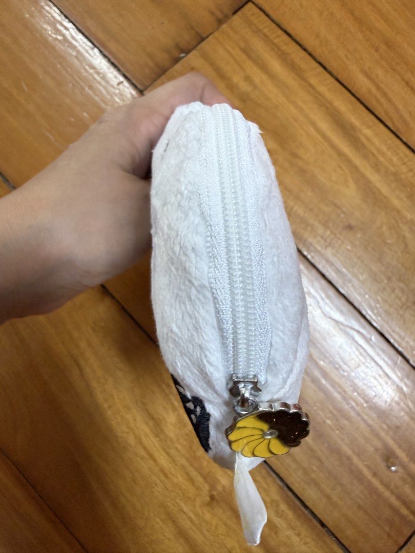 Snoopy Peanut Small Pouch Organizer (Category: Purses & Pouches) located in Manila. Submitted by a.c.shop (Listing ID 1465184843, Image 2). Description: .