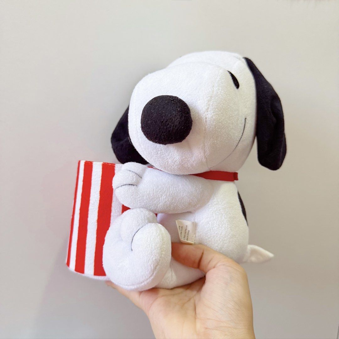 Snoopy Peanuts Popcorn Plush holder (Category: Plushies & Soft Toys) located in Manila. Submitted by ashyyel_ (Listing ID 1465345062, Image 2). Description: .