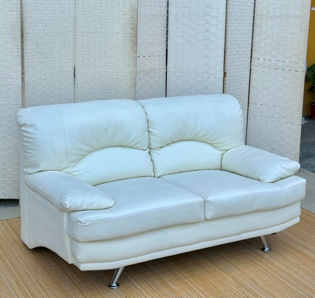 Sofa (Category: Sofas) located in Meycauayan. Submitted by marygracecasimiro (Listing ID 1465217973, Image 3). Description: JAPAN SURPLUS 2 SEATER WHITE LEATHER SOFA IN GOOD CONDITION SIZE: 16H x 59L x 33.5W inches 💚🧡.