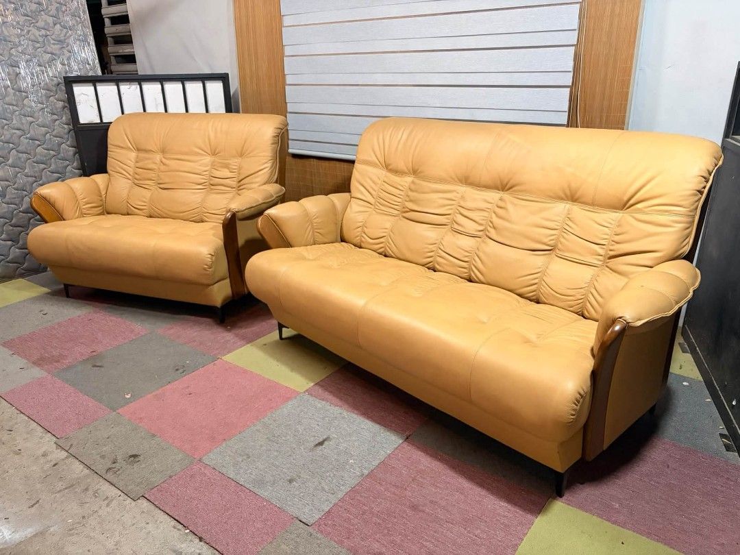Sofa Set (Category: Sofas) located in Meycauayan. Submitted by marygracecasimiro (Listing ID 1465348536, Image 1). Description: 😍JAPAN'S HIGH-END LUXURY SOFA BRAND!!!HAMAMOTO KOGEI Premium Leather Sofa Set 3-Seater & 2-Seater, Wooden Accent, High-Back PREMIUM FEELS!!! YAYAMANIN!!! ANGGANDA!!! SUPER COMFY!!! THICK GENUINE LEATHER!!! Google : "Hamamoto Kogei leather sofa set. These luxury oak-framed Japanese sofas retail anywhere from ¥335,000 to 