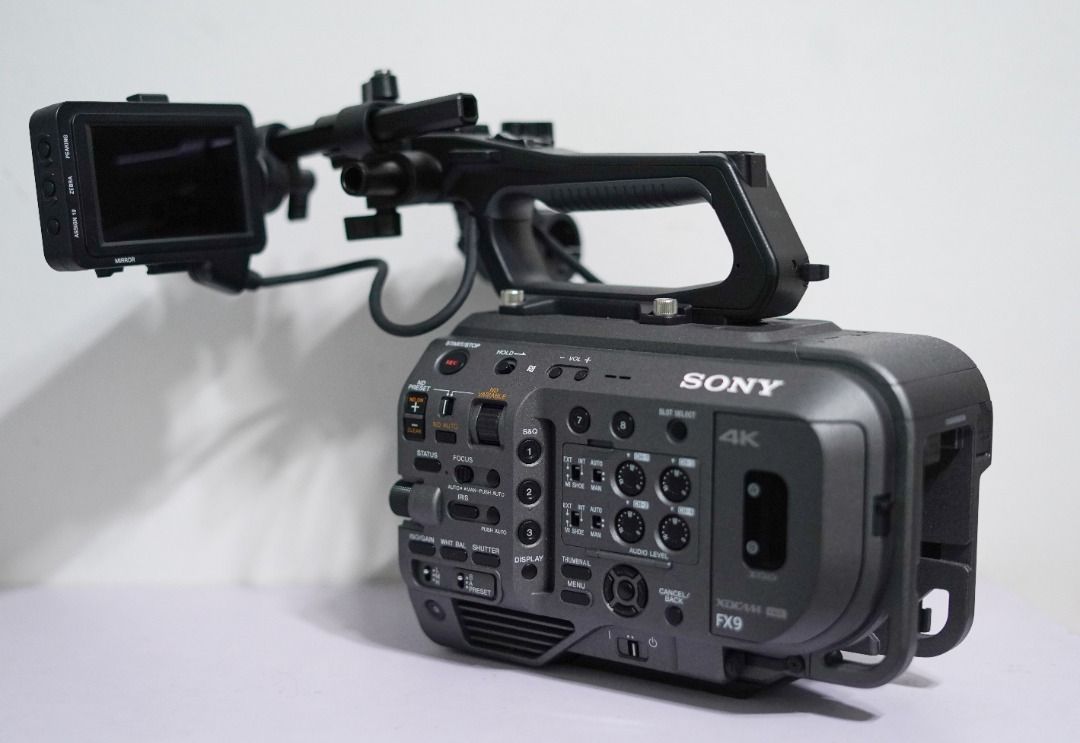 Sony FX9 - Open for Trades (Category: Cameras) located in Malabon City. Submitted by camcart (Listing ID 1465185366, Image 2). Description: ◈ Sony FX9 Body (Full Frame Camera) Open for trades sa Lower Models ➠ Inclusions: - Sony BP-U35 Battery - Sony BC-CU1 External Charger - View Finder Monitor and Cover - Sony 19.5V Adapter - Body Cap ✅ Physical Condition: 9.5/10 (In very good condition) ✅ Functionality : 10/10 (All Working) 💵 Price: 200,000 p