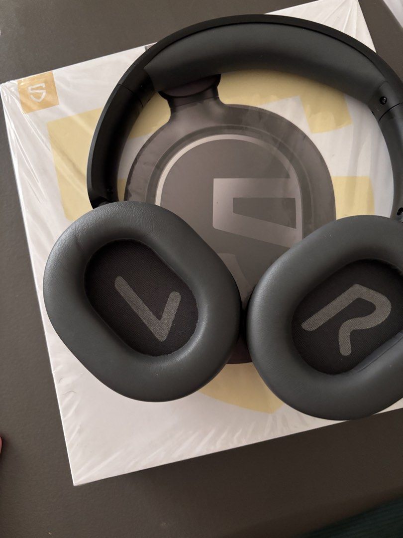 SoundPEATS A8 Wireless Headphones (Category: Headphones & Headsets) located in Taguig. Submitted by favefinds11 (Listing ID 1465223674, Image 1). Description: - Brand: SoundPEATS A8 Wireless Headphones - Color: Sleek Black - Type: Over-ear design with ultra-soft cushions and clear L/R markings - Condition: Brand new in original box, still wrapped in plastic - Features: Active Noise Cancellation (ANC) and premium sound quality - Perfect for: Daily