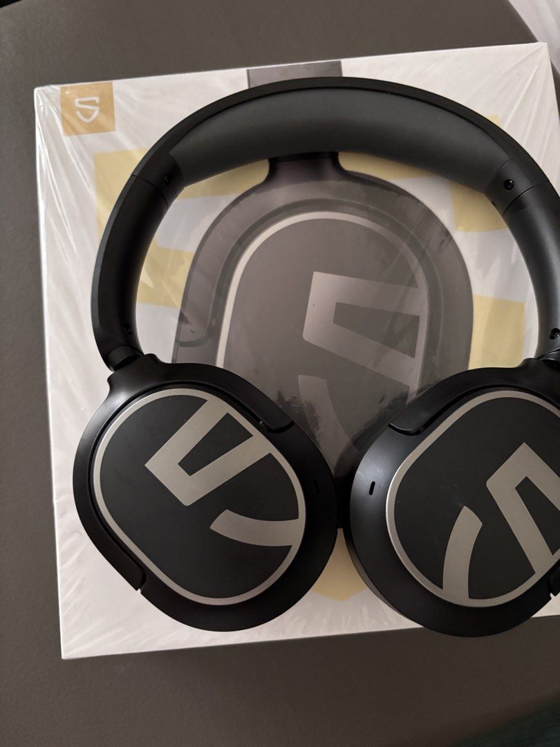 SoundPEATS A8 Wireless Headphones (Category: Headphones & Headsets) located in Taguig. Submitted by favefinds11 (Listing ID 1465223674, Image 2). Description: - Brand: SoundPEATS A8 Wireless Headphones - Color: Sleek Black - Type: Over-ear design with ultra-soft cushions and clear L/R markings - Condition: Brand new in original box, still wrapped in plastic - Features: Active Noise Cancellation (ANC) and premium sound quality - Perfect for: Daily