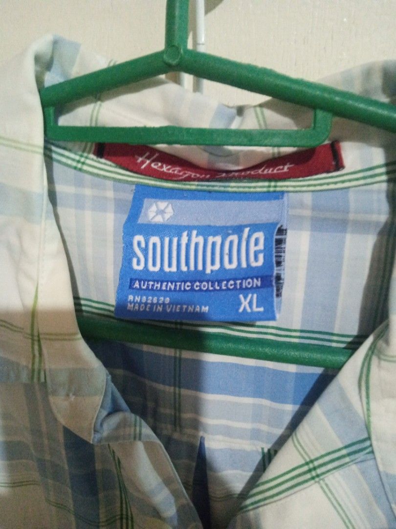 South pole (Formal polo) (Category: Activewear) located in Talavera. Submitted by xxygxx (Listing ID 1465316461, Image 2). Description: Width 20 inches Length 27 inches 📌 Color rate 9/10 📌Condition. 8/10 📌Need Wash.