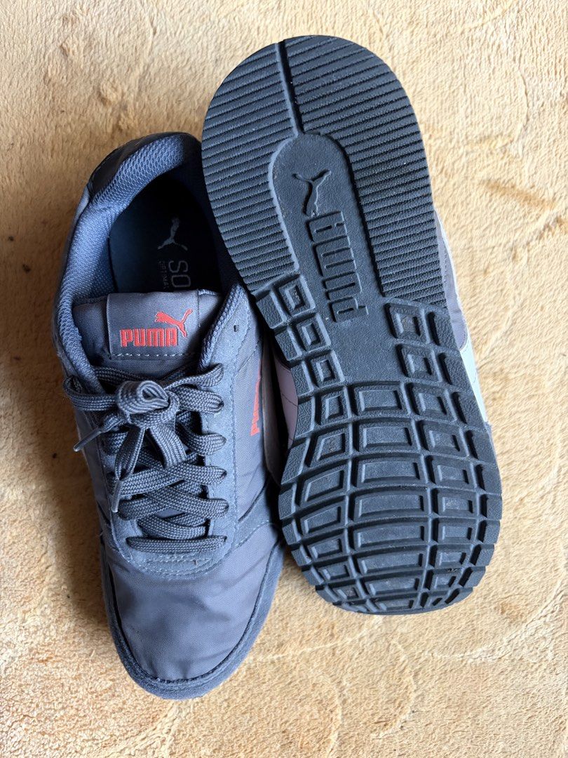 ST Runner v2 NL Junior Sneakers (Category: Sneakers) located in Virac. Submitted by cams_2601 (Listing ID 1465251943, Image 3). Description: Dm me to negotiate the price .