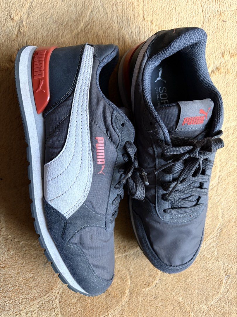 ST Runner v2 NL Junior Sneakers (Category: Sneakers) located in Virac. Submitted by cams_2601 (Listing ID 1465251943, Image 2). Description: Dm me to negotiate the price .
