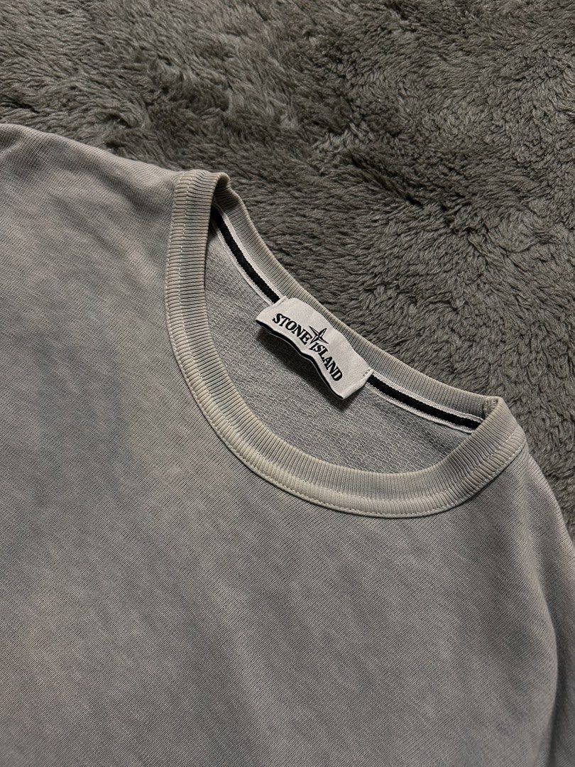 Stone Island Crewneck (Category: Coats, Jackets and Outerwear) located in Lapu Lapu. Submitted by teriyakiboi6021 (Listing ID 1465278208, Image 2). Description: Stone Island Longsleeve Legit / Authentic Very Good Condition Flaws: Discoloration Dimes: 20.5 x 29 DM FOR MORE DETAILS!📲 .