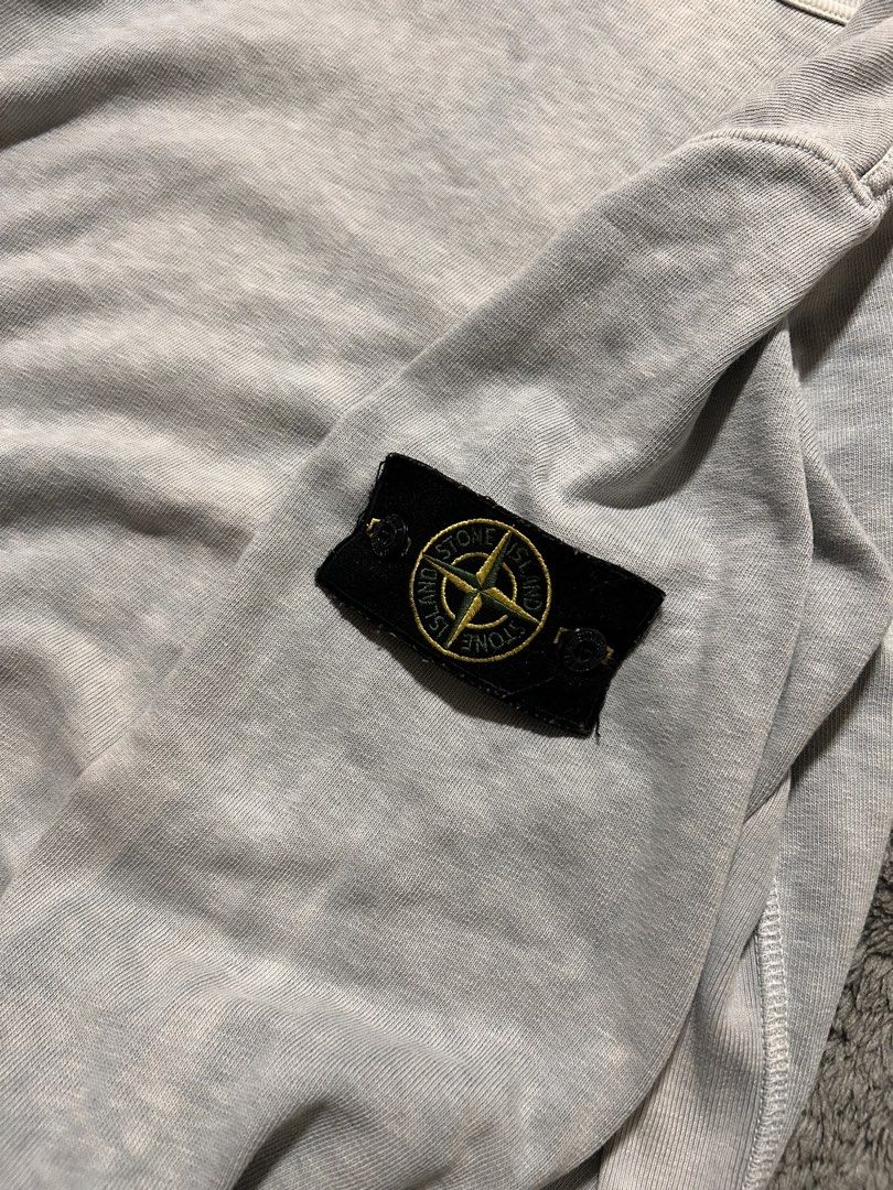 Stone Island Crewneck (Category: Coats, Jackets and Outerwear) located in Lapu Lapu. Submitted by teriyakiboi6021 (Listing ID 1465278208, Image 3). Description: Stone Island Longsleeve Legit / Authentic Very Good Condition Flaws: Discoloration Dimes: 20.5 x 29 DM FOR MORE DETAILS!📲 .