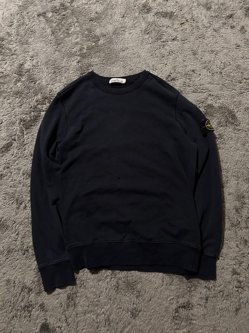 Stone Island Crewneck Black (Category: Coats, Jackets and Outerwear) located in Lapu Lapu. Submitted by teriyakiboi6021 (Listing ID 1465278316, Image 1). Description: Stone Island Longsleeve Legit / Authentic Very Good Condition Flaws: Hole Dimes: 20x28 DM FOR MORE DETAILS!📲.