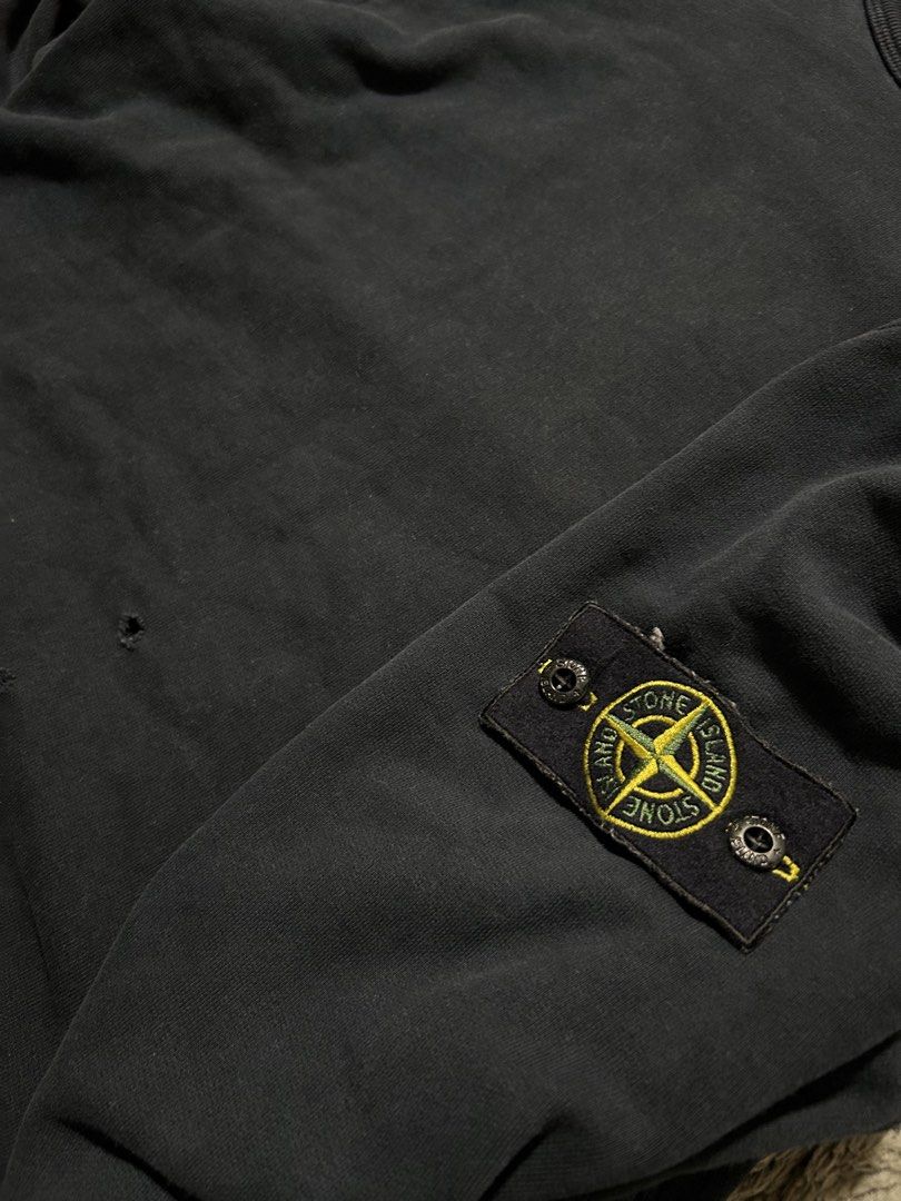 Stone Island Crewneck Black (Category: Coats, Jackets and Outerwear) located in Lapu Lapu. Submitted by teriyakiboi6021 (Listing ID 1465278316, Image 3). Description: Stone Island Longsleeve Legit / Authentic Very Good Condition Flaws: Hole Dimes: 20x28 DM FOR MORE DETAILS!📲.