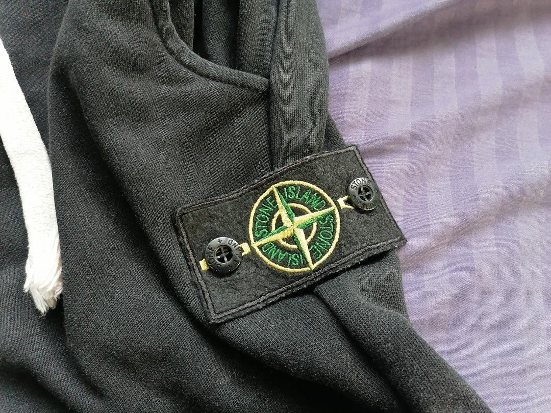 Stone Island Joggers (Category: Joggers) located in Zamboanga. Submitted by nolavusta (Listing ID 1465285554, Image 3). Description: Stone Island Joggers Size: Medium Width: 30 - 36 (strechable) Length: 41 MOP: GCASH MOD: JNT.