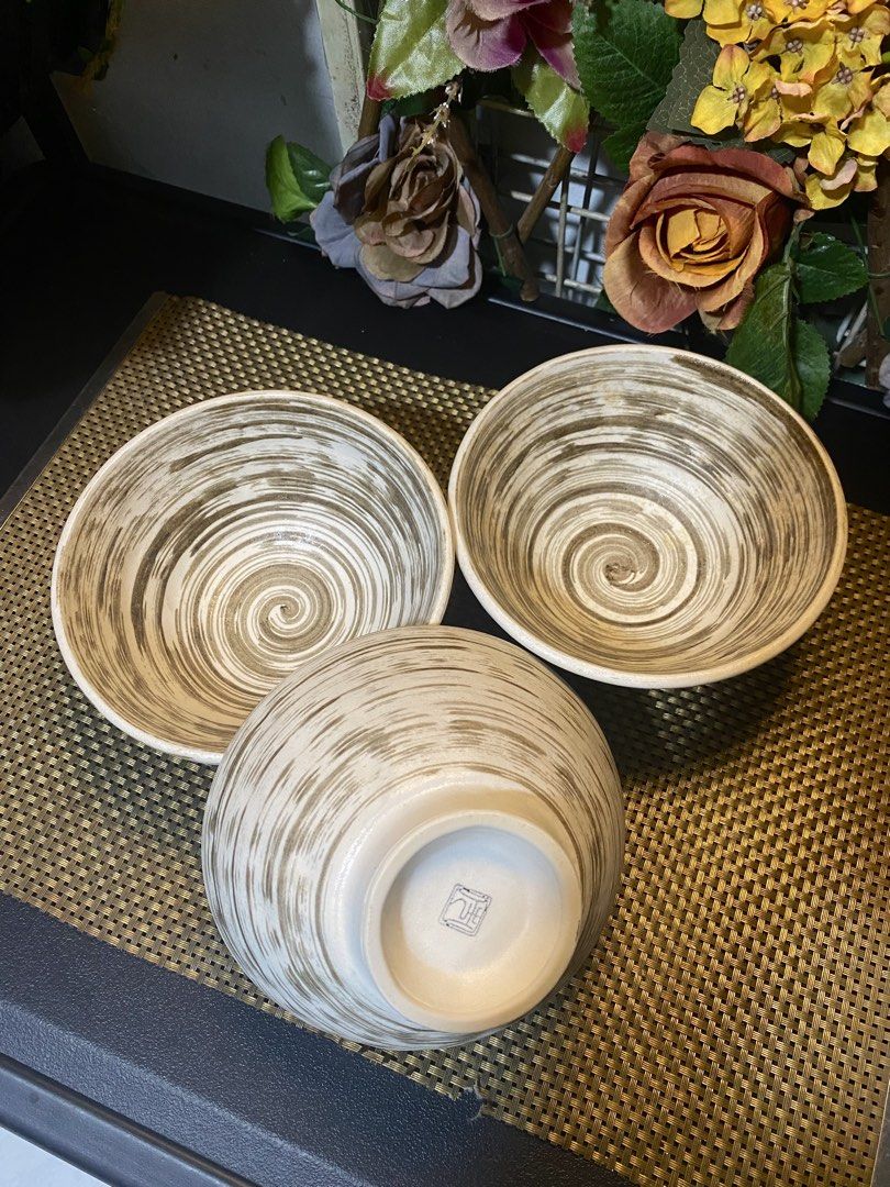 Stoneware serving bowl (Category: Dinnerware & Cutlery) located in Caloocan City. Submitted by mzmarsz (Listing ID 1465308188, Image 1). Description: Japan surplus New ₱150each.