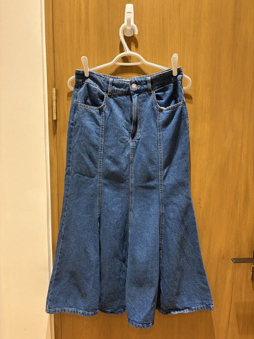 Stradivarius Blue Denim Long Skirt (Category: Skirts) located in Marikina City. Submitted by jlram (Listing ID 1465362053, Image 1). Description: very nice mermaid skirt.