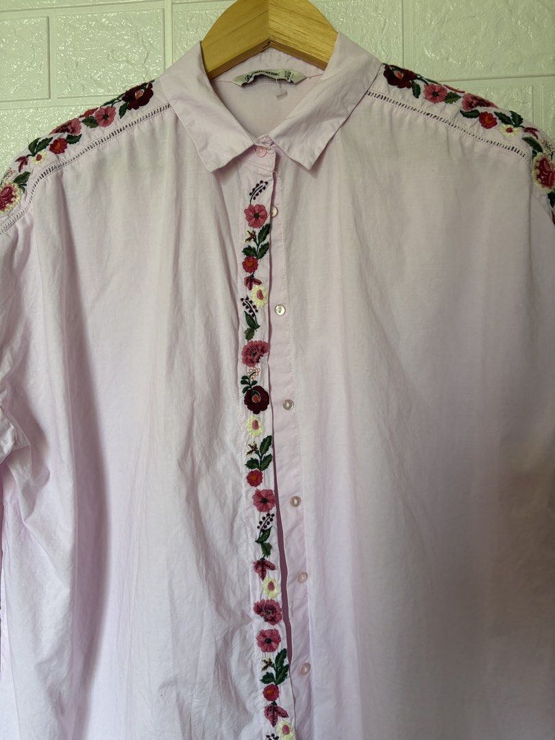 Stradivarius Pink Button Down 100%Cotton (Category: Blouses) located in Batangas. Submitted by purple_and_orange (Listing ID 1465183979, Image 2). Description: - Brand: Stradivarius - Color: Light pink with colorful floral embroidery along the placket and shoulders - Size: EUR L / USA L / MEX 30 - Fit: Relaxed fit with long sleeves and button cuffs - Condition: Great pre-loved staple piece with cute detailing.