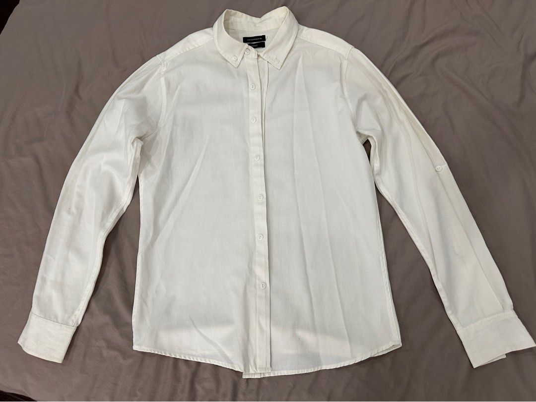 Straightforward White Long Sleeve Shirt (Category: Formal Shirts) located in Quezon City. Submitted by crslph (Listing ID 1465302171, Image 1). Description: - Color: White - Size: Small - Style: Classic collar, front button-down, buttoned cuffs - Condition: Good overall, with a small snagged thread near the upper back area - Versatile basic piece that easily matches any outfit.