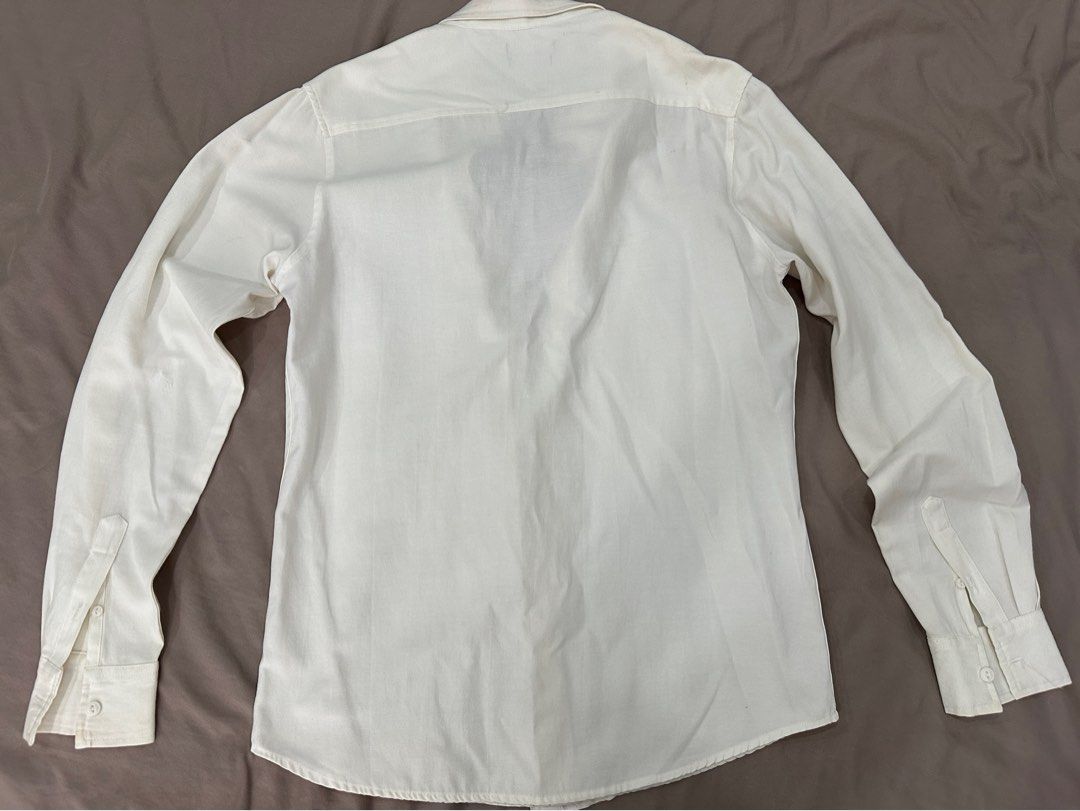 Straightforward White Long Sleeve Shirt (Category: Formal Shirts) located in Quezon City. Submitted by crslph (Listing ID 1465302171, Image 2). Description: - Color: White - Size: Small - Style: Classic collar, front button-down, buttoned cuffs - Condition: Good overall, with a small snagged thread near the upper back area - Versatile basic piece that easily matches any outfit.