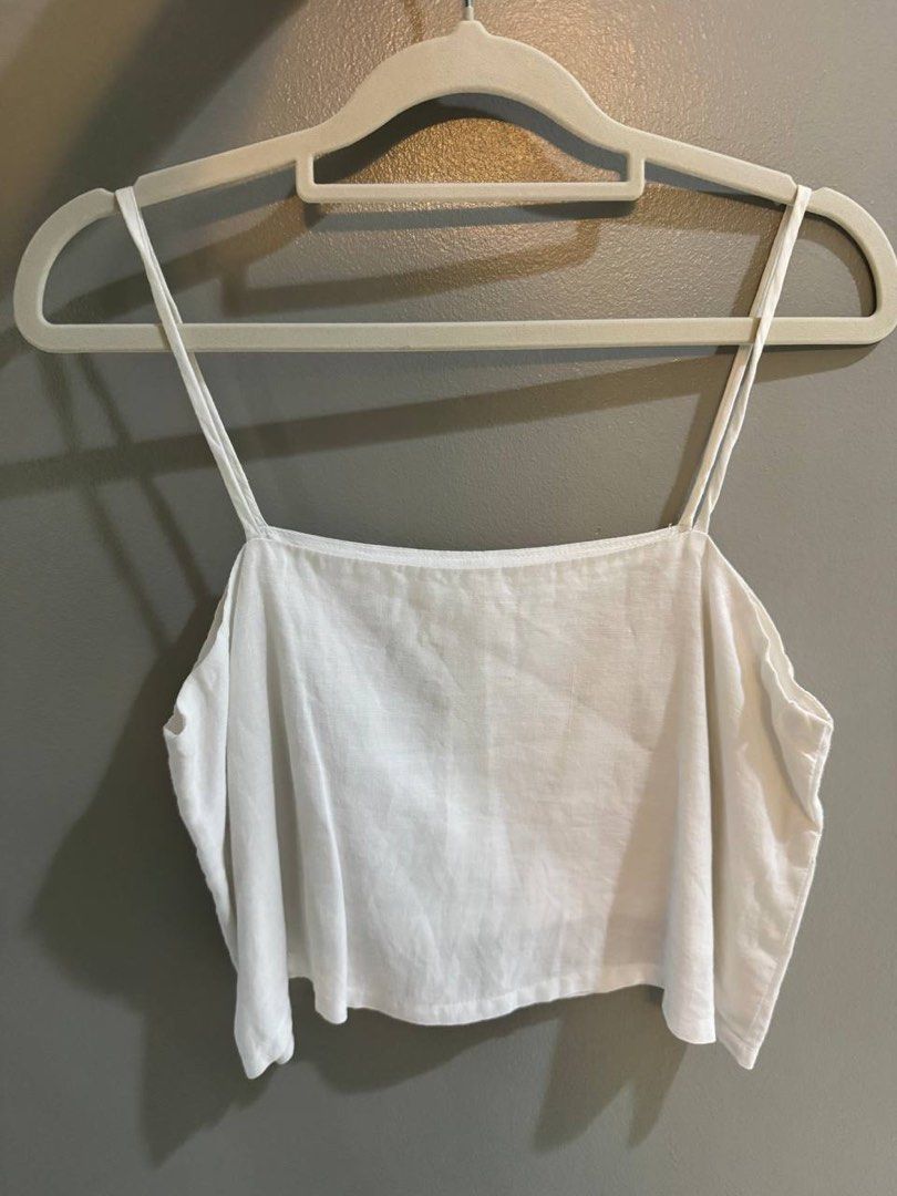 Studio 17 (Category: Shirts) located in Taguig. Submitted by anxmz (Listing ID 1465286496, Image 1). Description: Like new White cropped linen top grom Studio 17.