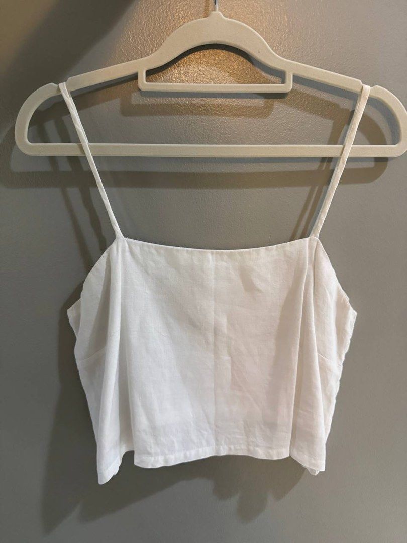 Studio 17 (Category: Shirts) located in Taguig. Submitted by anxmz (Listing ID 1465286496, Image 3). Description: Like new White cropped linen top grom Studio 17.