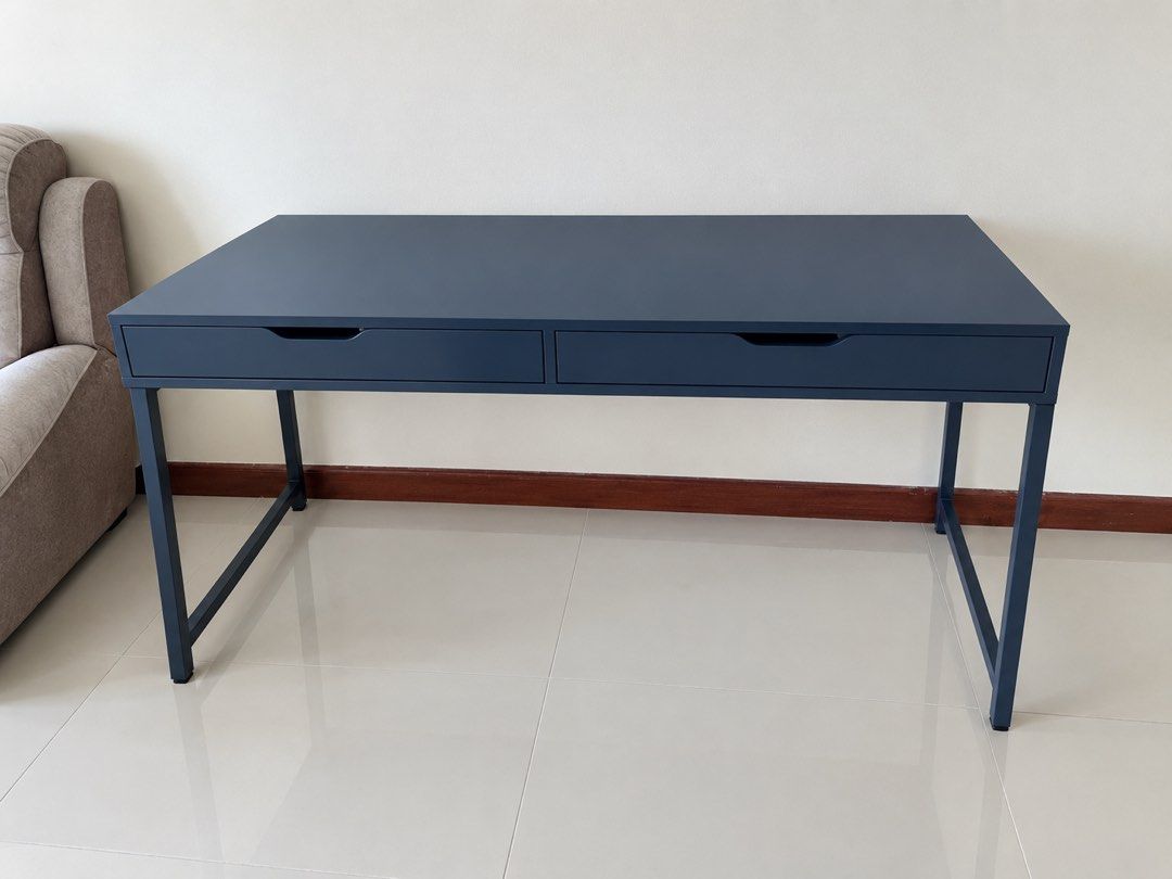 Study table/computer table (Category: Tables & Sets) located in Singapore. Submitted by shasha200 (Listing ID 1465379383, Image 1). Description: .