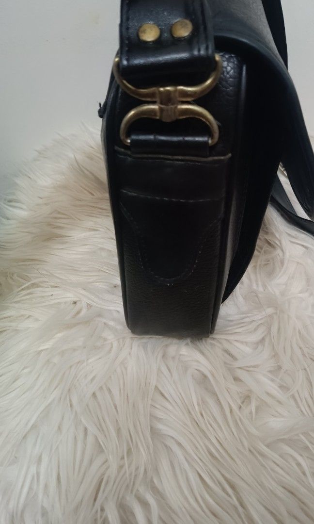 Sunstar Leather Sling Bag (Category: Shoulder Bags) located in Davao. Submitted by naxarugal (Listing ID 1465180009, Image 2). Description: ukay source no issue size length 11 inches width 2.5 inches height 8.5 inches.
