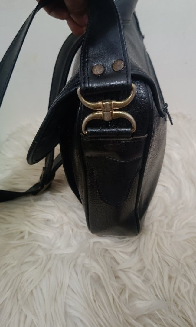 Sunstar Leather Sling Bag (Category: Shoulder Bags) located in Davao. Submitted by naxarugal (Listing ID 1465180009, Image 3). Description: ukay source no issue size length 11 inches width 2.5 inches height 8.5 inches.