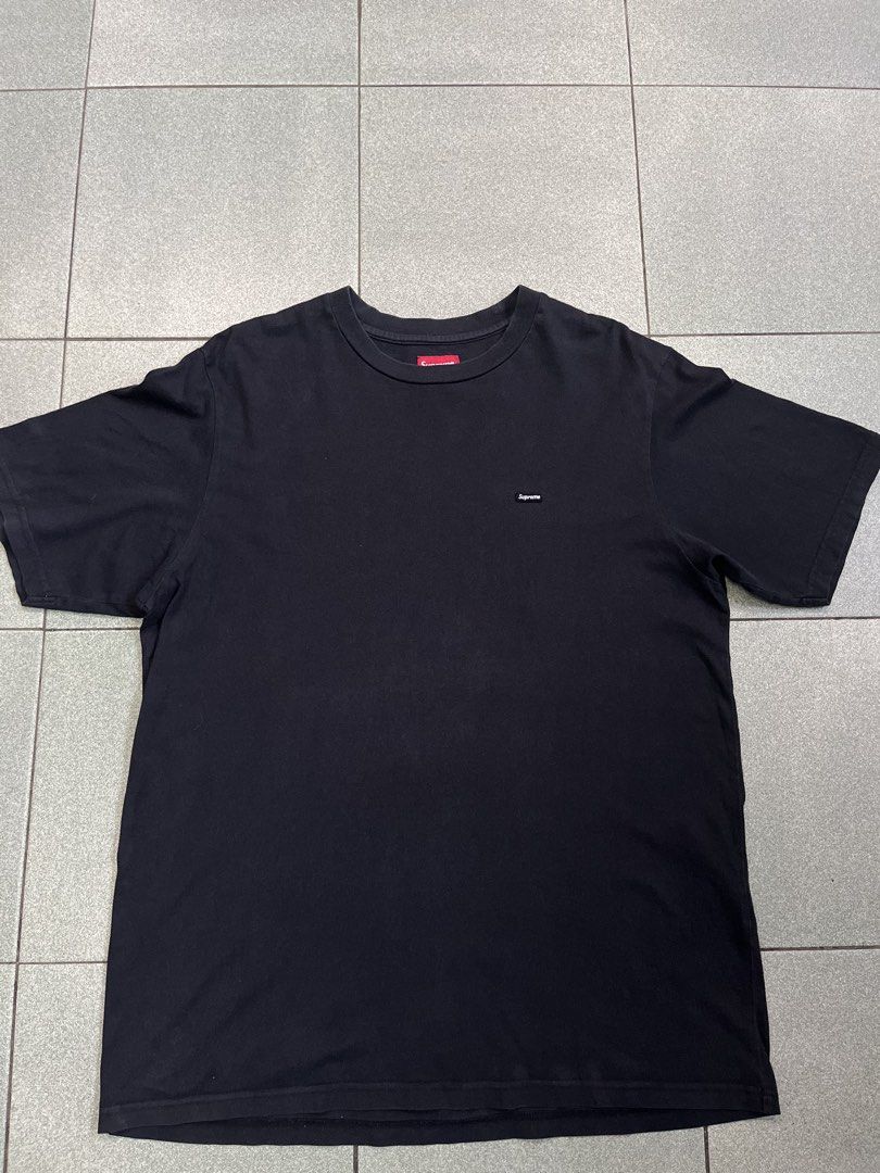 Supreme Small Box Logo Tee Black Size L (Category: Tshirts & Polo Shirts ) located in Manila. Submitted by dailygetup (Listing ID 1465329756, Image 1). Description: - Brand: Supreme - Item: Small Box Logo T-Shirt - Color: Classic Black - Size: Large - Material: 100% Cotton - Measurements: Pit to pit ~22 inches, Length ~29 inches - Condition: Ready to wear, minimal wear around the collar.