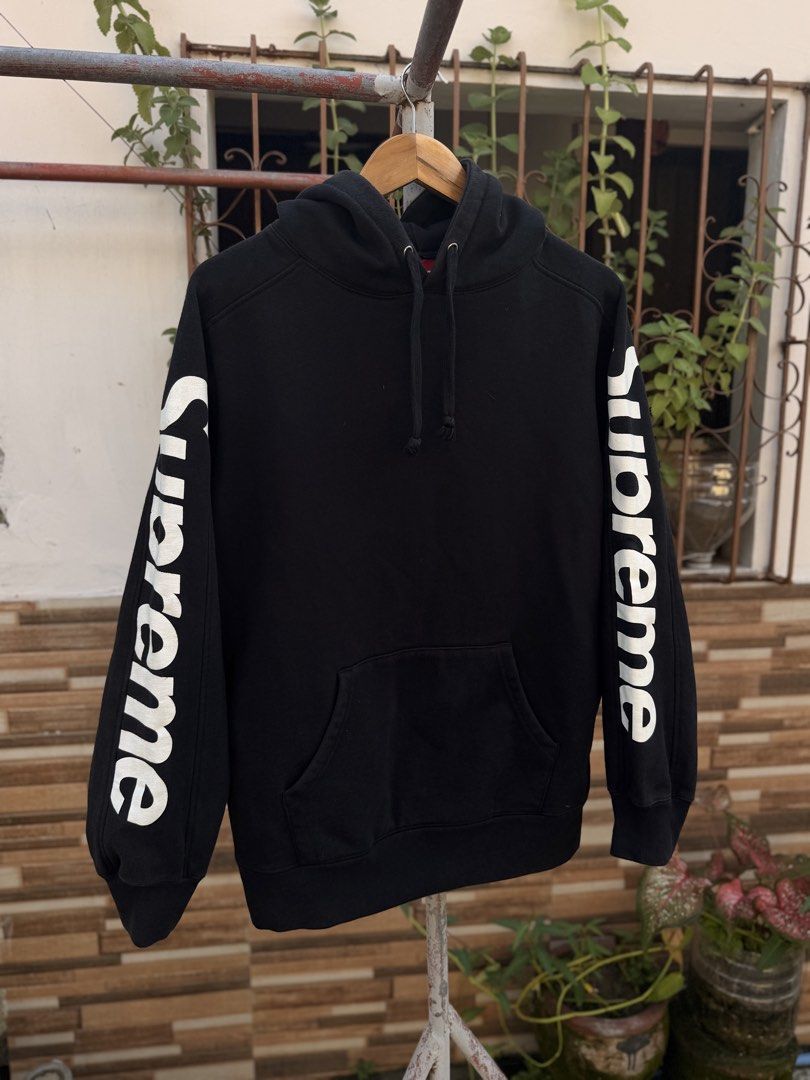 Supreme ss18 sideline hoodie (Category: Hoodies) located in Cavite. Submitted by shiro_____. (Listing ID 1465289590, Image 1). Description: For sale🔥 Supreme ss18 sideline hoodie Size medium Length 27 Width 23 Excellent condition Price 6500 Pm🗝️.