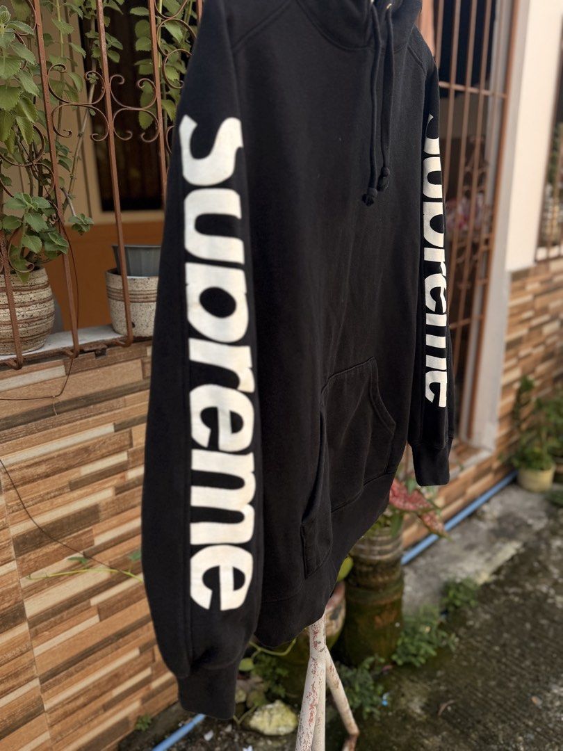 Supreme ss18 sideline hoodie (Category: Hoodies) located in Cavite. Submitted by shiro_____. (Listing ID 1465289590, Image 2). Description: For sale🔥 Supreme ss18 sideline hoodie Size medium Length 27 Width 23 Excellent condition Price 6500 Pm🗝️.