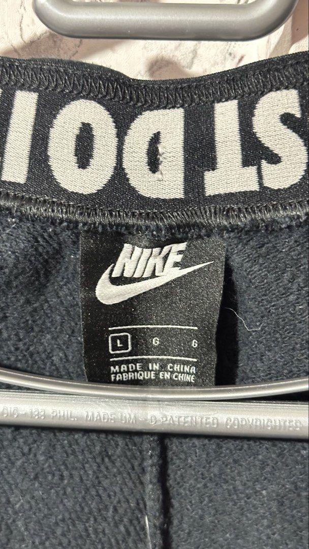 Nike Jogger Pants (Category: Joggers) located in Pasay City. Submitted by kirayychii (Listing ID 1465382788, Image 2). Description: - Discolorations on pockets due to storage - No other issues than discoloration - Nike women size - Best for S-M sized body for oversize fit - Authentic Nike - Negotiable for sure buyer.