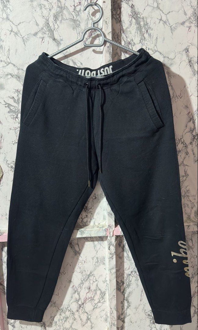 Nike Jogger Pants (Category: Joggers) located in Pasay City. Submitted by kirayychii (Listing ID 1465382788, Image 1). Description: - Discolorations on pockets due to storage - No other issues than discoloration - Nike women size - Best for S-M sized body for oversize fit - Authentic Nike - Negotiable for sure buyer.
