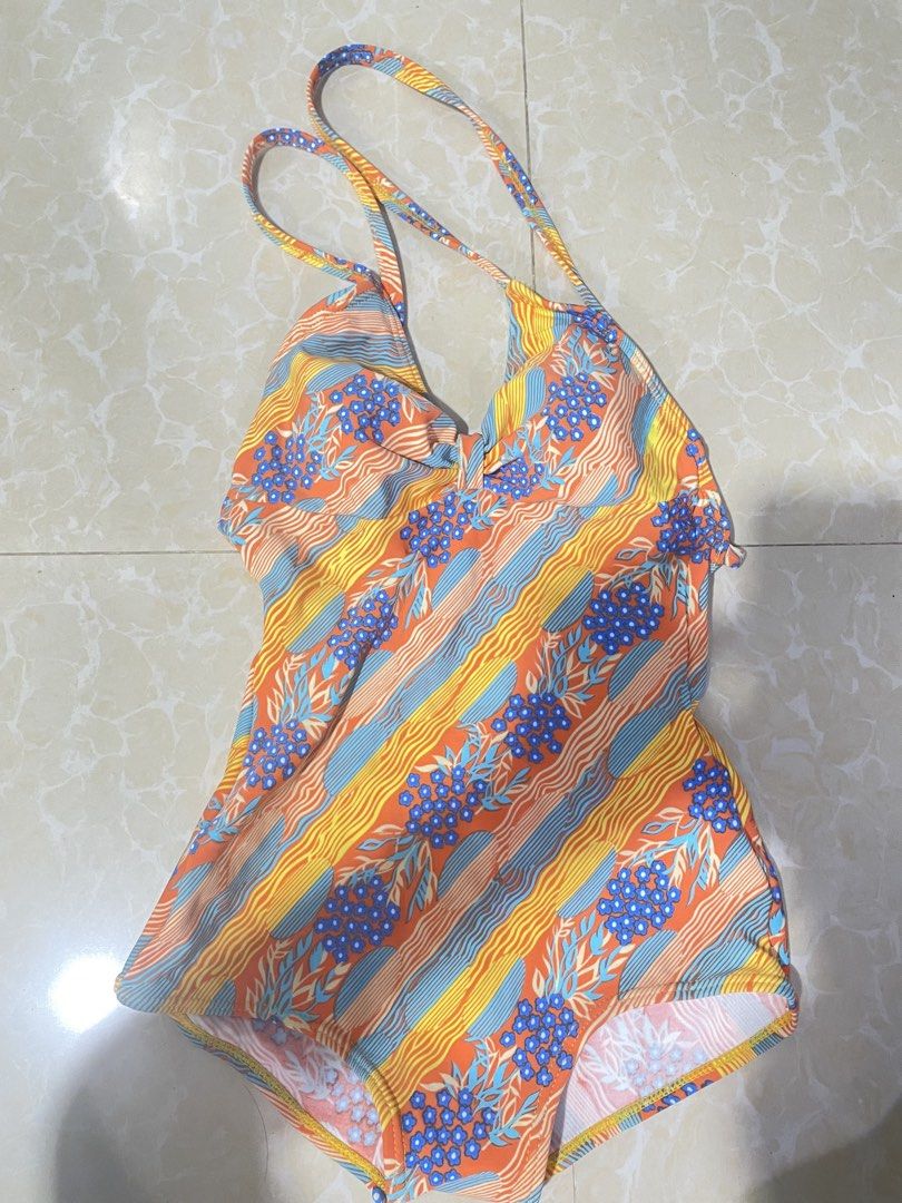 Swimsuit bundle take all with free one piece (Category: Bikinis & Swimsuits) located in San Carlos. Submitted by robithedog (Listing ID 1464858765, Image 2). Description: Swimsuit bundle only ₱500 Sizes: S to M.