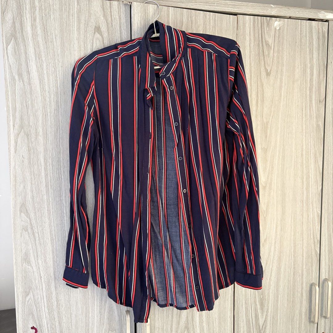 Take ALL 500 (Category: Coats, Jackets and Outerwear) located in Agdangan. Submitted by gonutt.donut (Listing ID 1465217353, Image 2). Description: Decluttering Take ALL 500 Crop Top Hoodie Jacket Wind breaker Parka Jacket Longsleeves-H&M Divided.