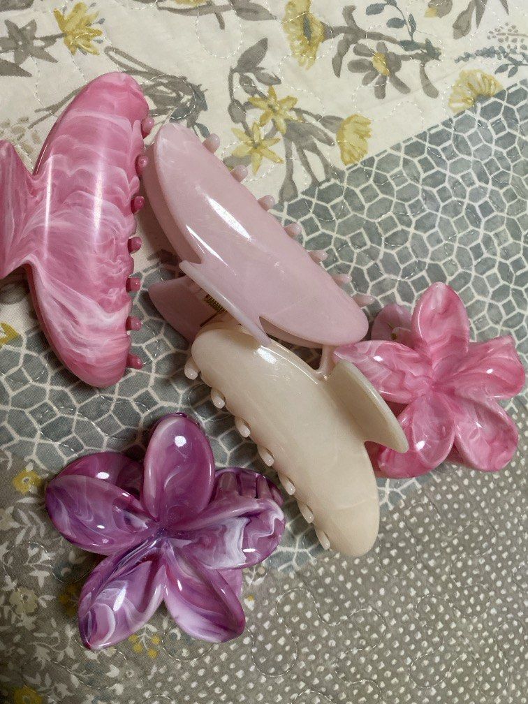 Take all for 150 Clams (Category: Hair Accessories) located in Alcala. Submitted by jowbelle1121 (Listing ID 1465325504, Image 1). Description: brand new marble design.