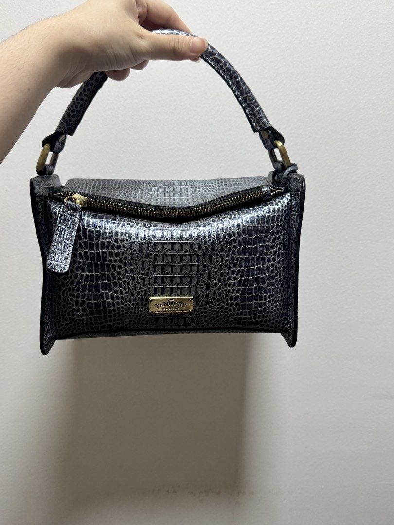 Tannery Manila bag (Category: Shoulder Bags) located in Manila. Submitted by bookishtati (Listing ID 1465320587, Image 2). Description: .
