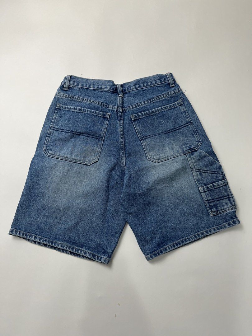 Target Shorts (Category: Shorts) located in Makati City. Submitted by ufcknwthbst (Listing ID 1465193836, Image 2). Description: Size 28 19 inch length 9.5/10 condition No issue.