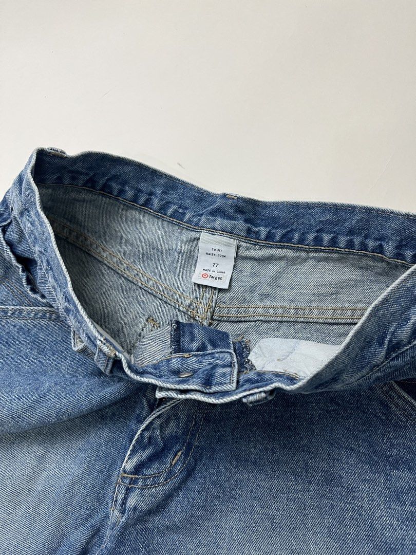 Target Shorts (Category: Shorts) located in Makati City. Submitted by ufcknwthbst (Listing ID 1465193836, Image 3). Description: Size 28 19 inch length 9.5/10 condition No issue.