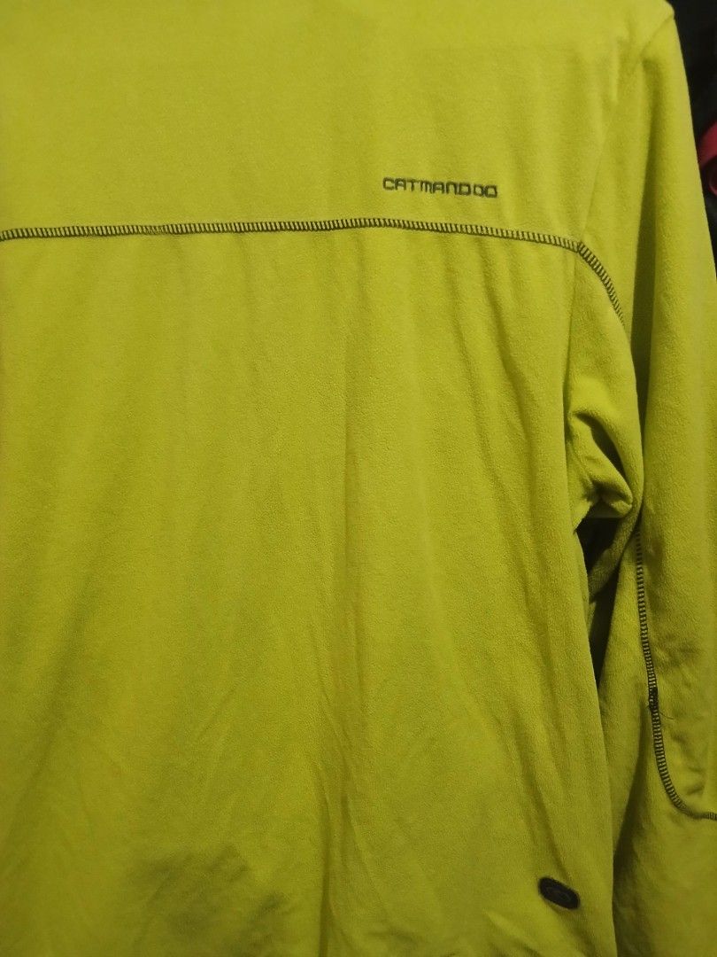 Tech Fleece Windbreaker (Category: Coats, Jackets and Outerwear) located in Cavite. Submitted by steve_finds (Listing ID 1465212316, Image 3). Description: 500 Shipped.