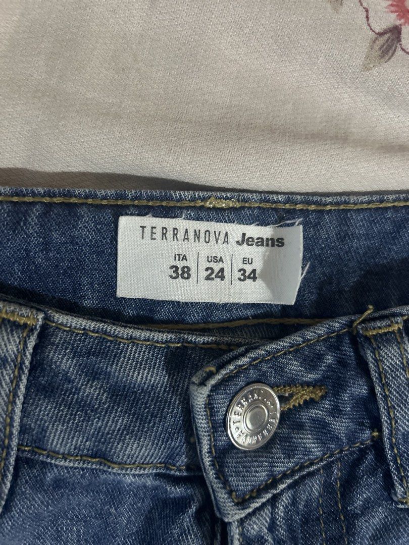 Terranova Jeans Blue Denim Pants (Category: Jeans) located in Mandaluyong City. Submitted by mariamadeline (Listing ID 1465342673, Image 2). Description: - Brand: Terranova - Style: Straight leg jeans - Wash: Medium blue - Size: ITA 38, USA 24, EU 34 - Slightly crumpled due to storage .
