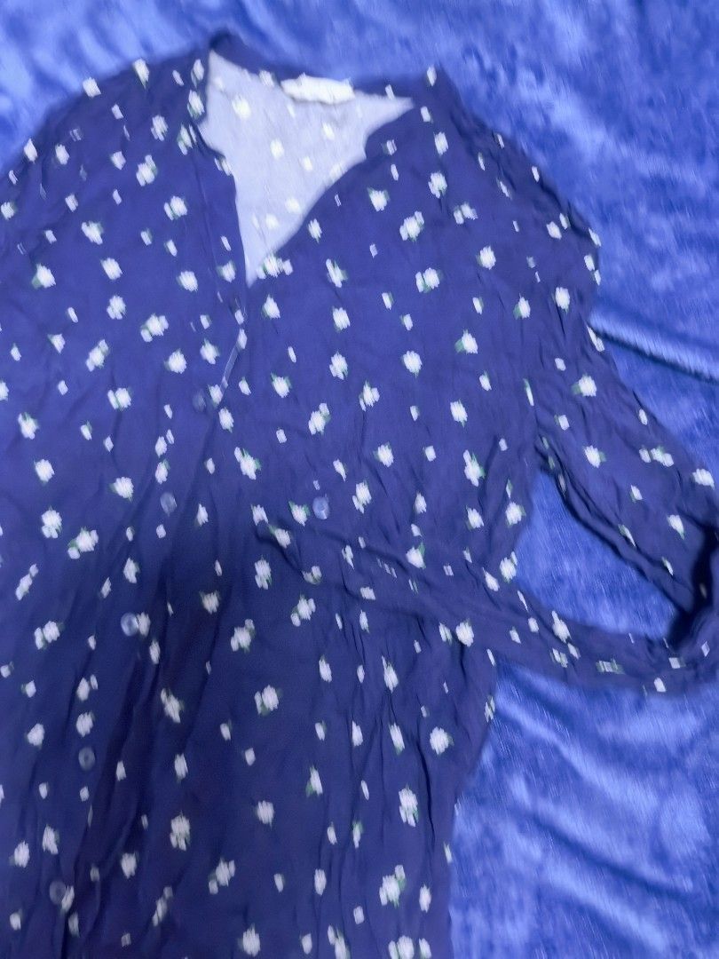 Terranova Longsleeve, Large (Category: Longsleeves) located in Naga. Submitted by princessta62477 (Listing ID 1465182174, Image 2). Description: .