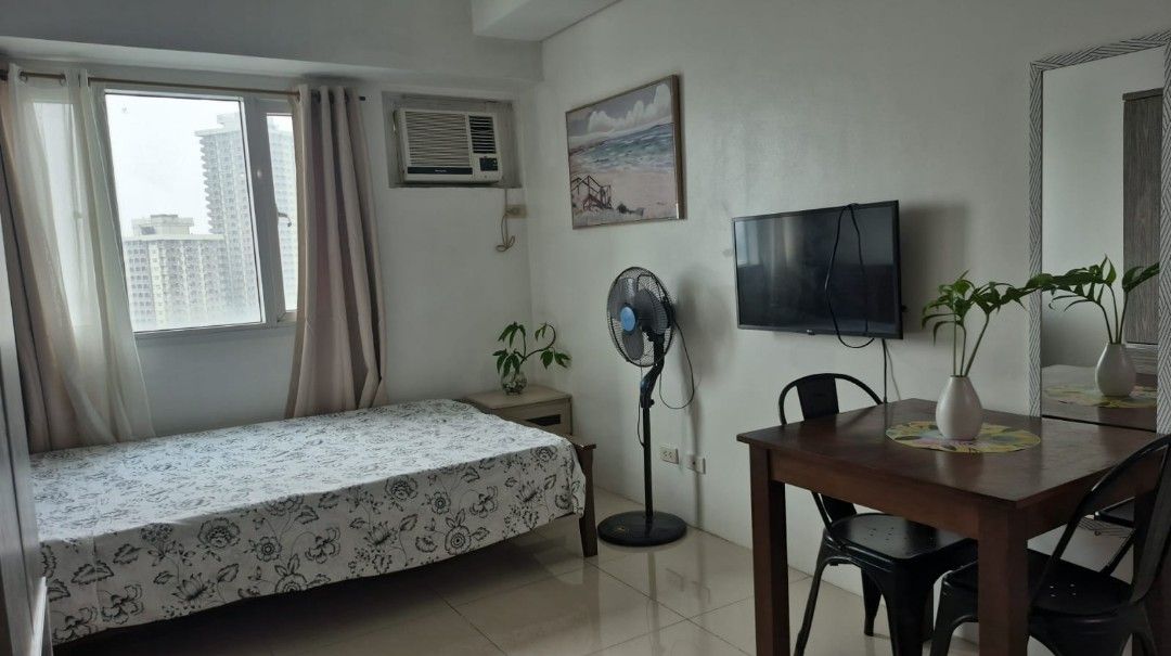 The Beacon Studio Unit For Rent/ For Sale (Category: Apartments & Condos) located in Makati City. Submitted by 09774895690 (Listing ID 1037747261, Image 1). Description: FOR RENT / For sale studio unit.Clean Title Include CGT A fully furnished studio unit for sale at THE BEACON ROCES .The condominium is beside in Makati Cinema Square and Don Bosco Technical Institute of Makati. There are amenities that can be enjoyed. A nice and perfect view out 