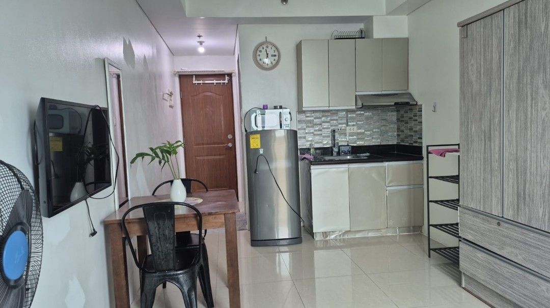 The Beacon Studio Unit For Rent/ For Sale (Category: Apartments & Condos) located in Makati City. Submitted by 09774895690 (Listing ID 1037747261, Image 2). Description: FOR RENT / For sale studio unit.Clean Title Include CGT A fully furnished studio unit for sale at THE BEACON ROCES .The condominium is beside in Makati Cinema Square and Don Bosco Technical Institute of Makati. There are amenities that can be enjoyed. A nice and perfect view out 