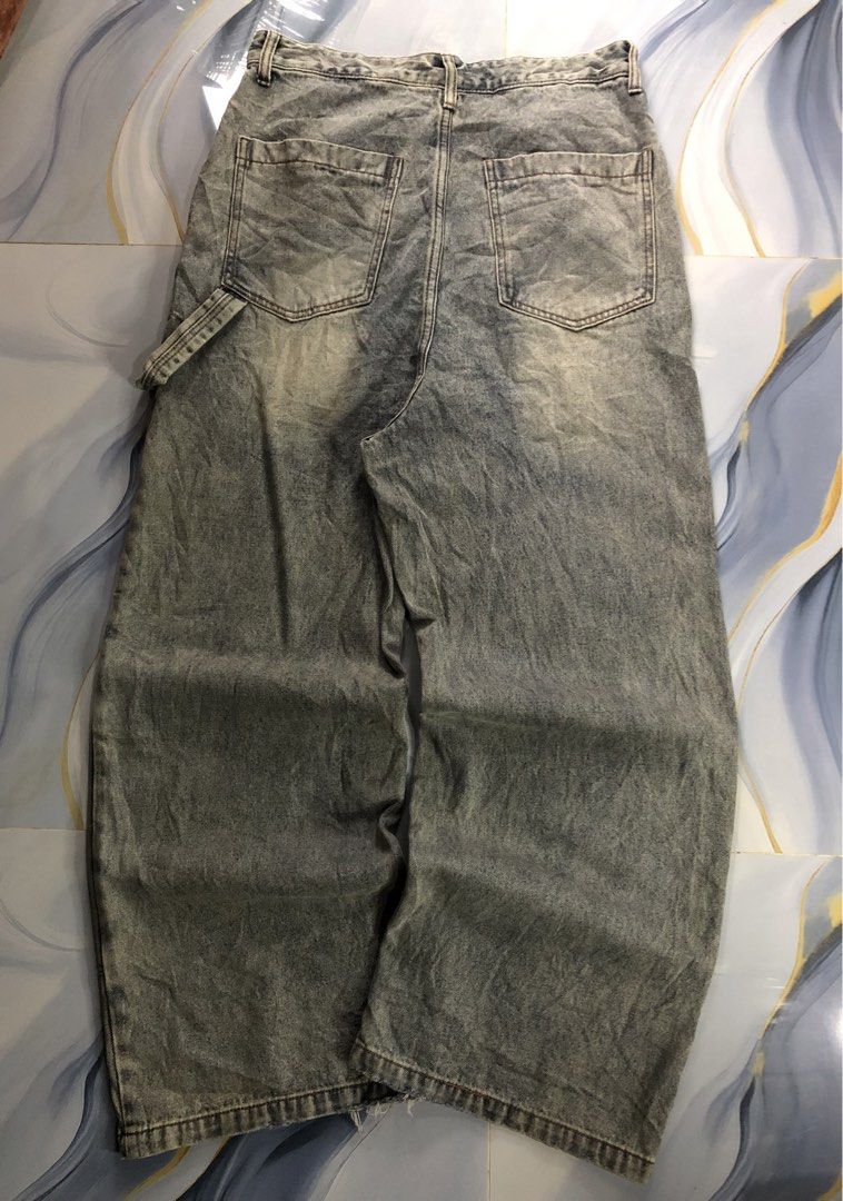 The Cross Carpenter Double Knee Tattered (Category: Jeans) located in Sumilao. Submitted by kentmarkda97226 (Listing ID 1465306711, Image 2). Description: Di tagos tattered Size 34.