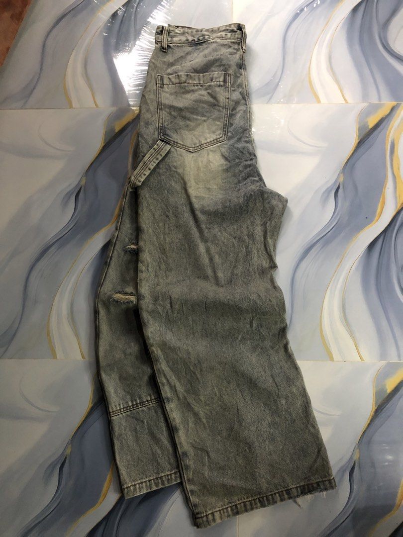 The Cross Carpenter Double Knee Tattered (Category: Jeans) located in Sumilao. Submitted by kentmarkda97226 (Listing ID 1465306711, Image 3). Description: Di tagos tattered Size 34.