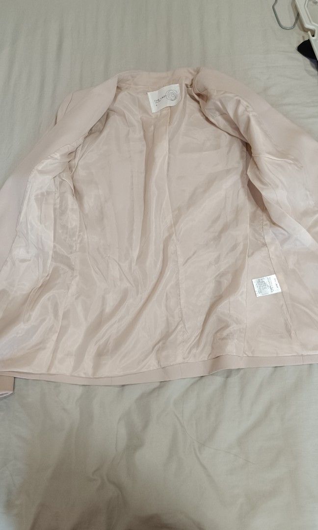 The Lady Beige XS-S blazer (Category: Coats, Jackets and Outerwear) located in Makati City. Submitted by jstreasuredfinds (Listing ID 1465256372, Image 2). Description: Washed and sanitized Lock closure Best fit: XS-small.